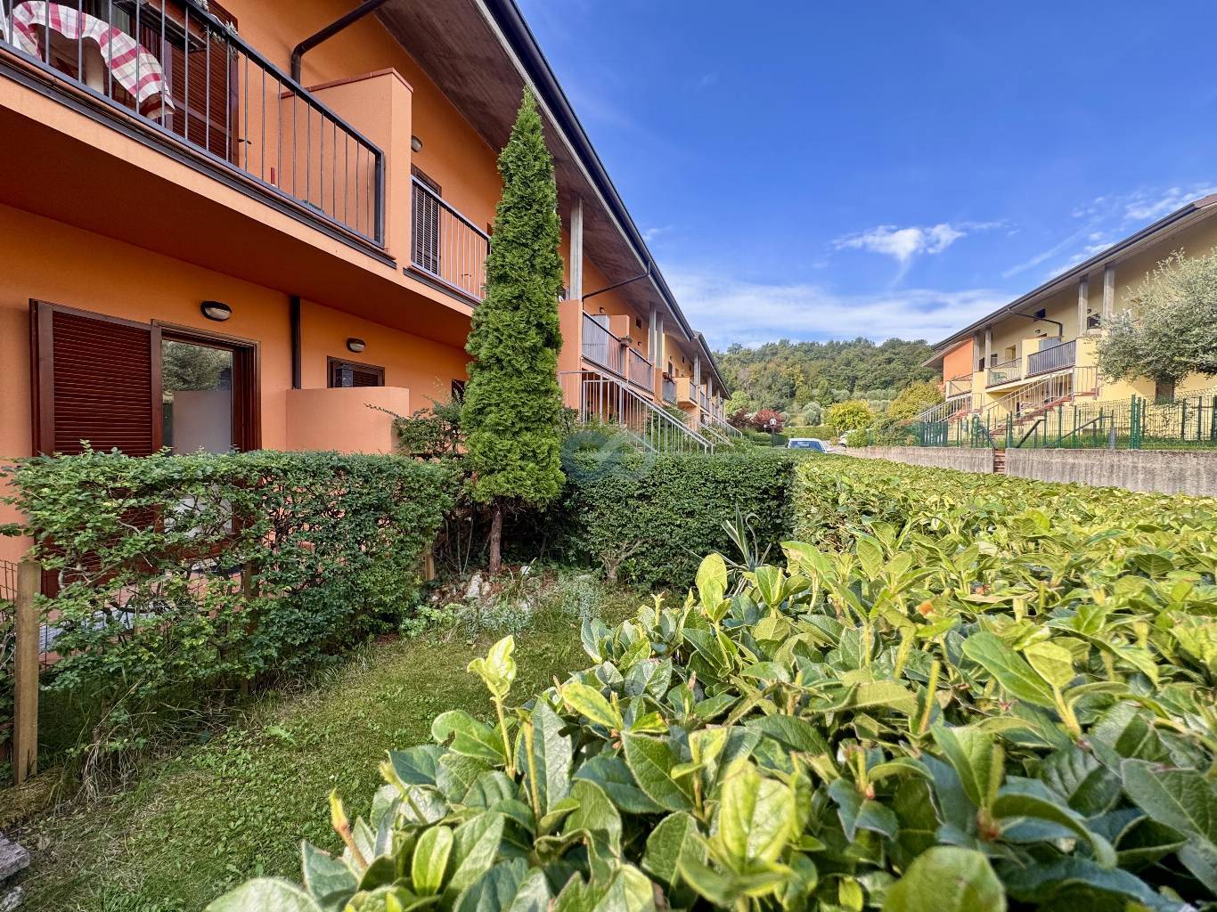Bilocale più mansarda con splendida vista lago e sul verde circostante 6