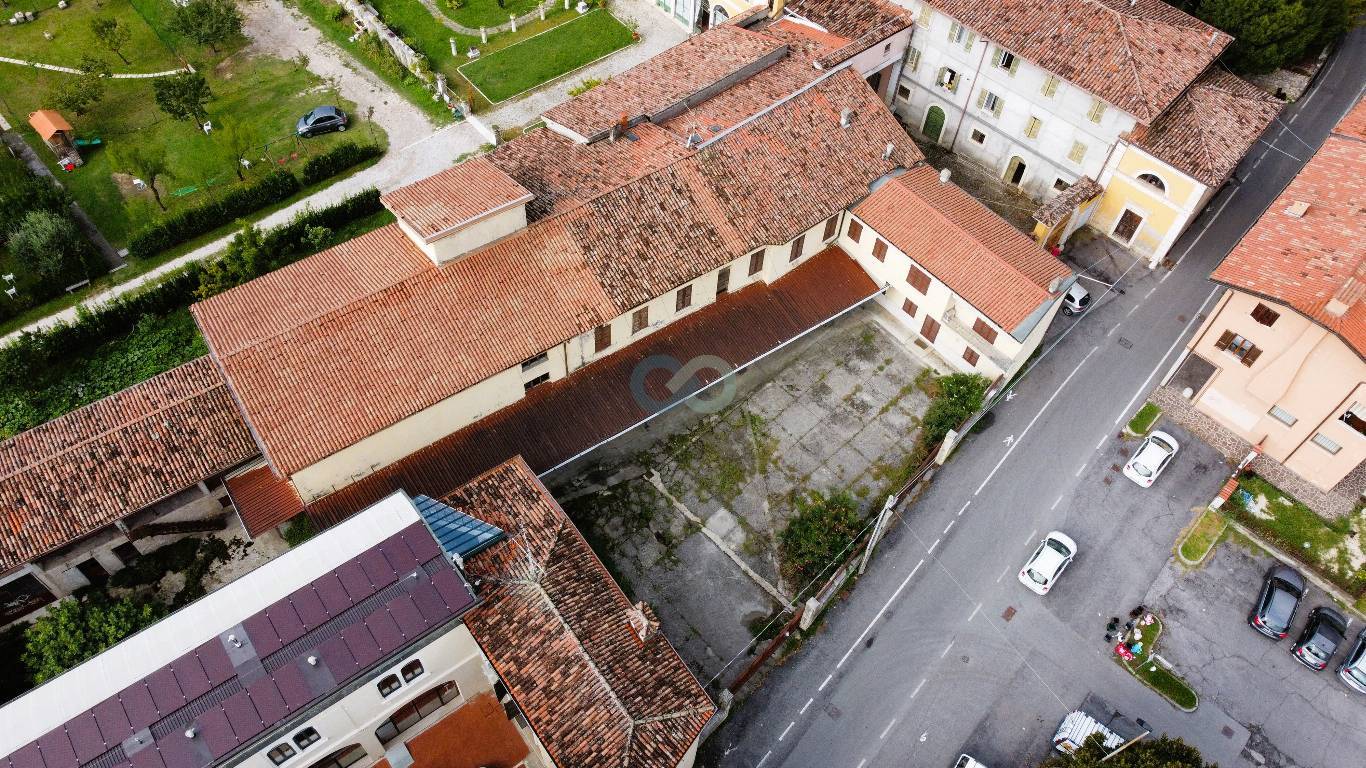 CASALE DA RISTRUTTURARE 9