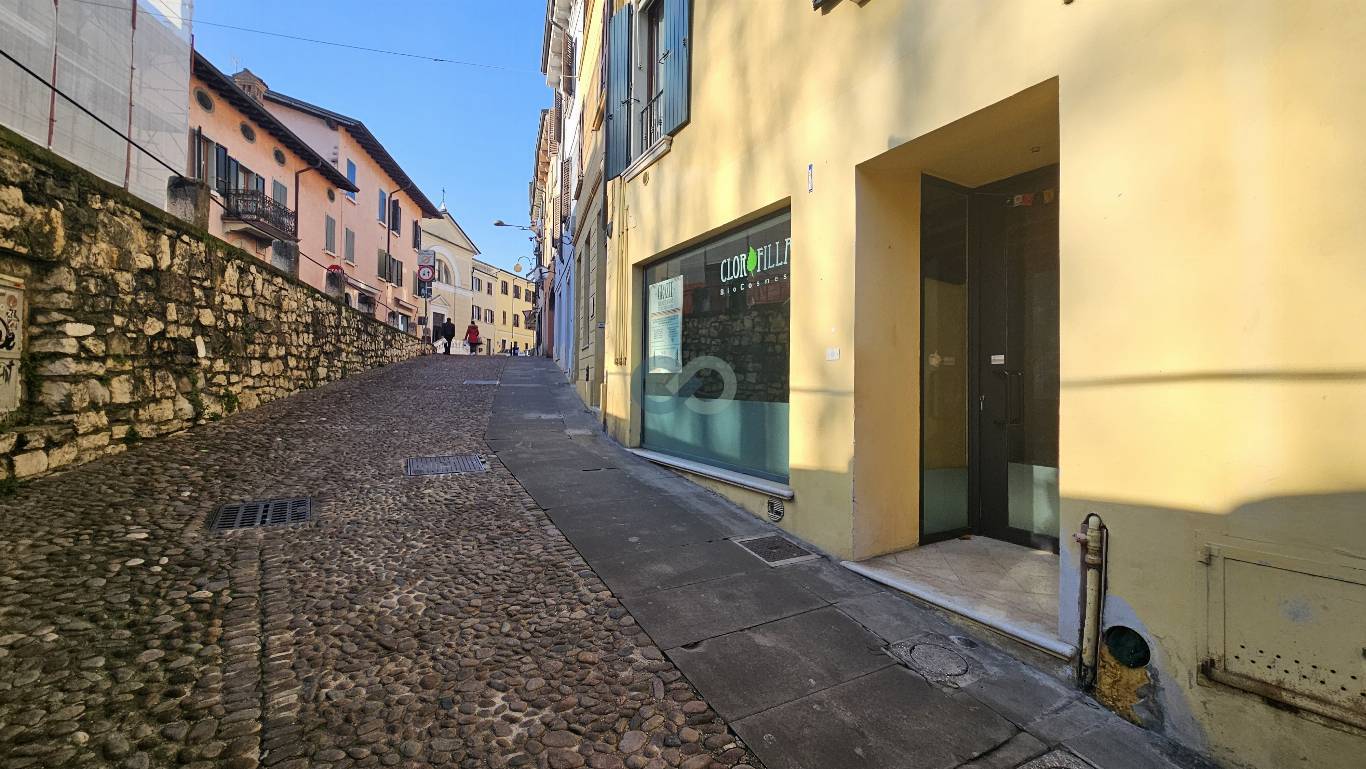 NEGOZIO IN CENTRO 18