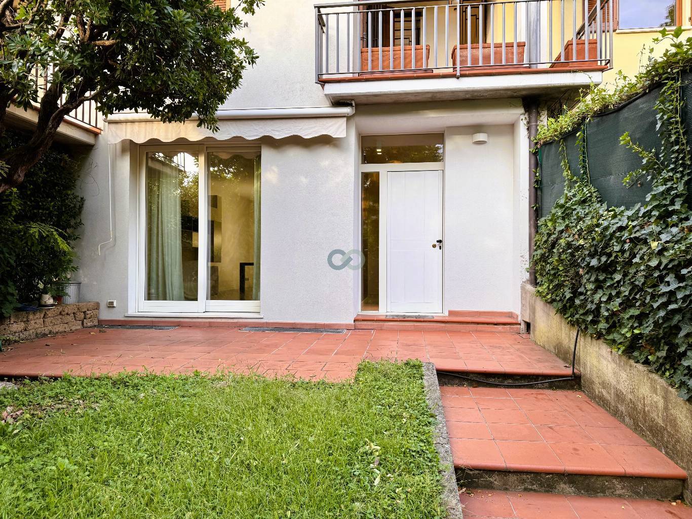 VILLA A SCHIERA 2