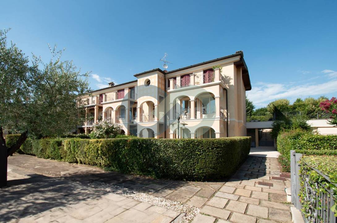 RESIDENCE CON PISCINA 1