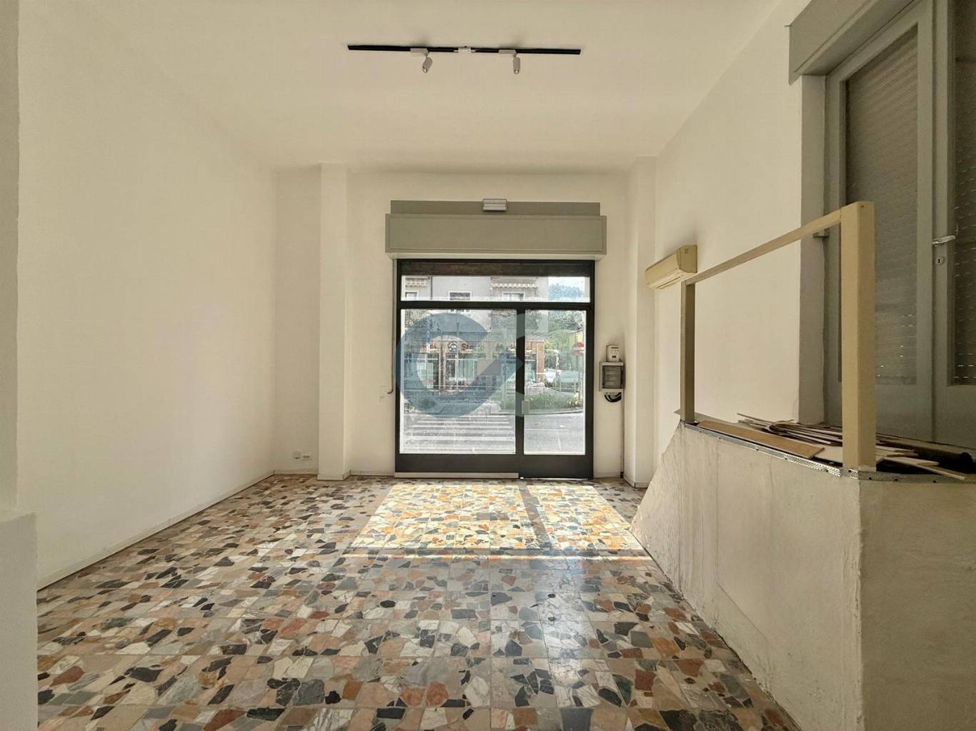 NEGOZIO LIBERO 10