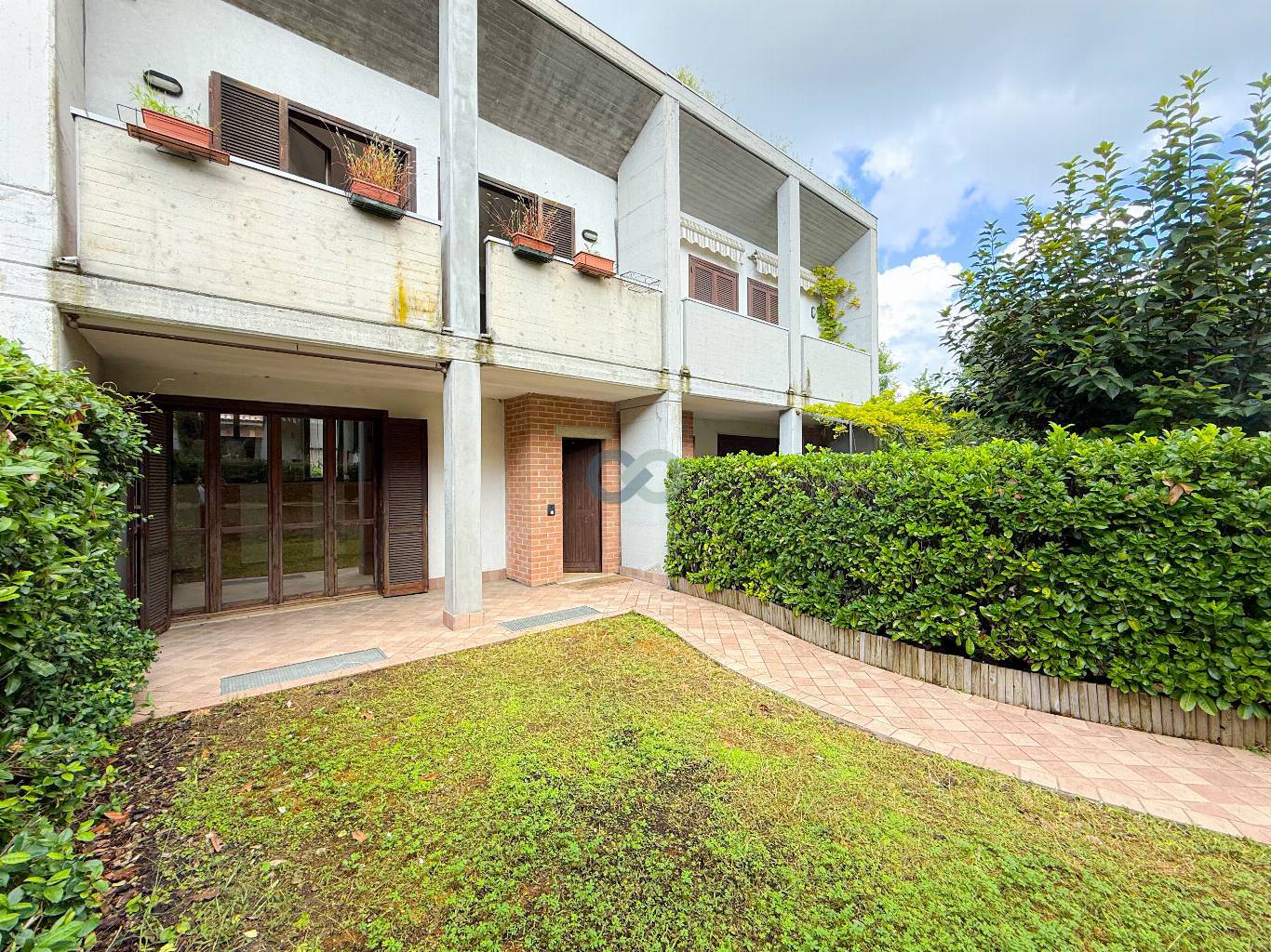 VILLA A SCHIERA CON GIARDINO 1
