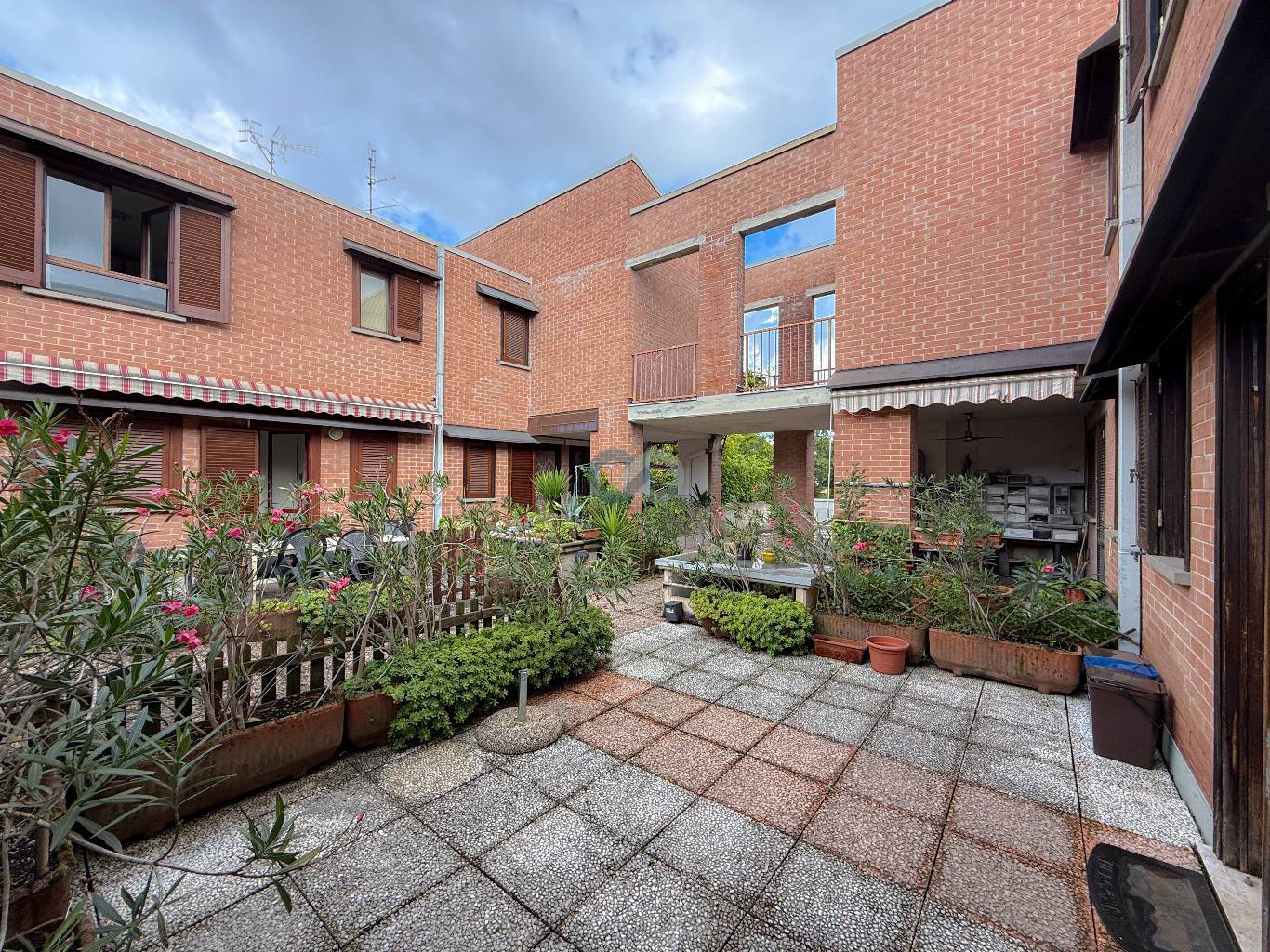 VILLA A SCHIERA CON GIARDINO 22
