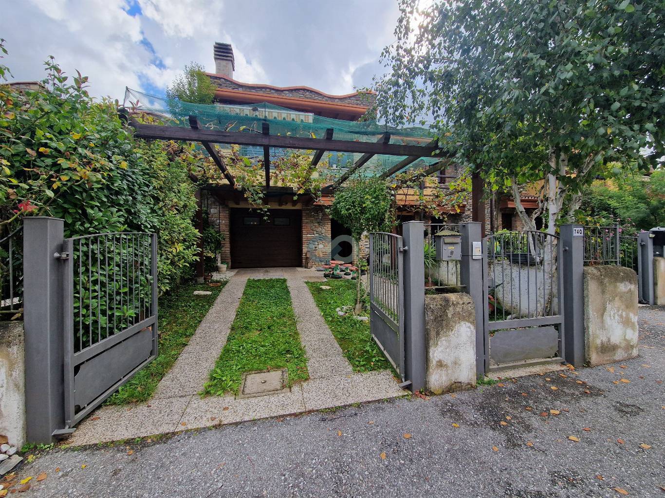 Villetta a schiera indipendente con giardino e box auto 38