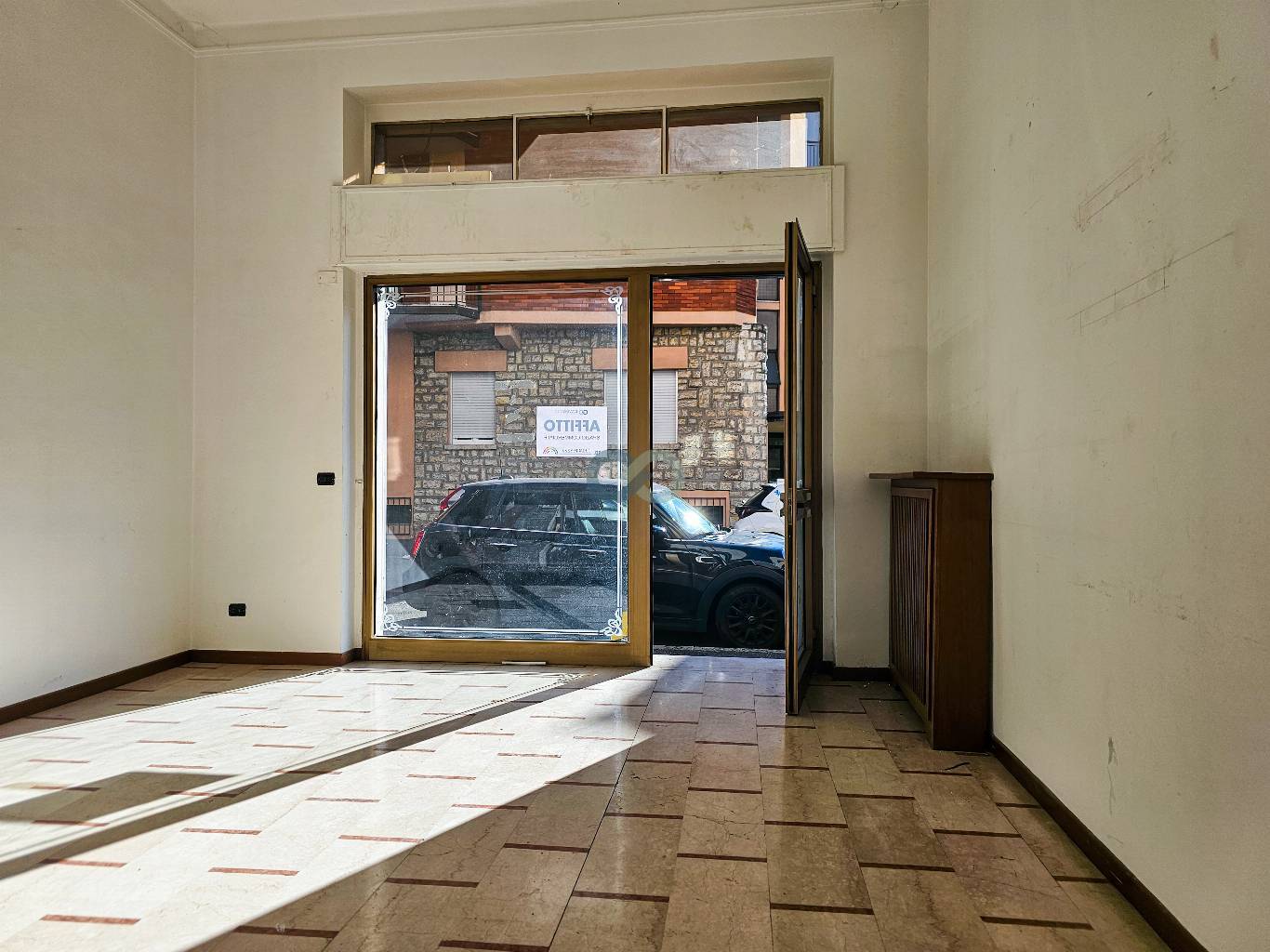 NEGOZIO IN LOCAZIONE 2