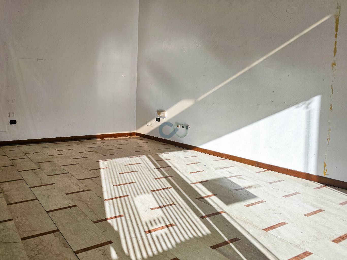 NEGOZIO IN LOCAZIONE 9