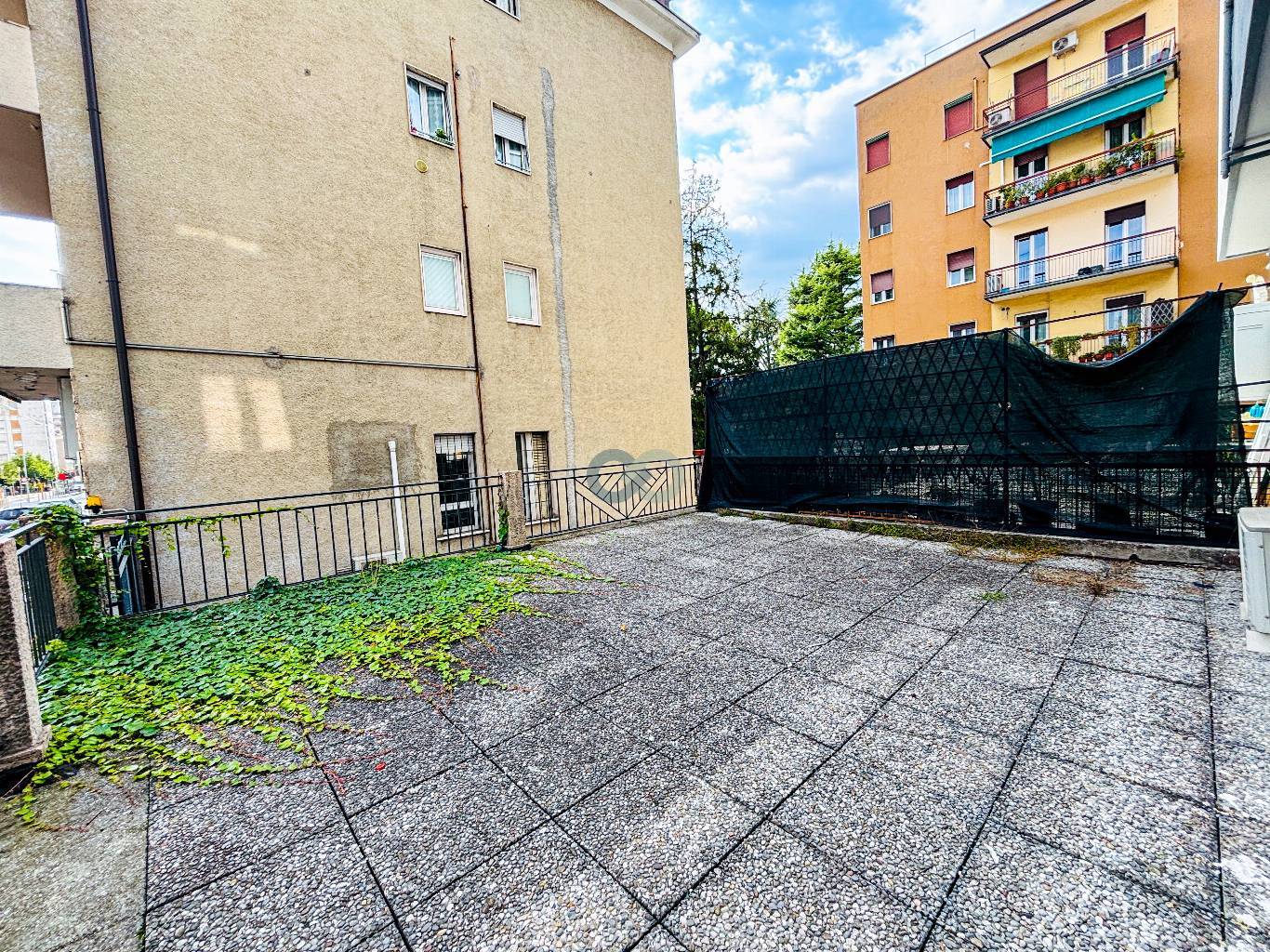 SPAZIO COMMERCIALE A REDDITO 15