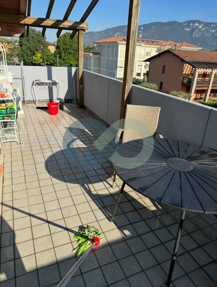 Monolocale con terrazzo e box 3