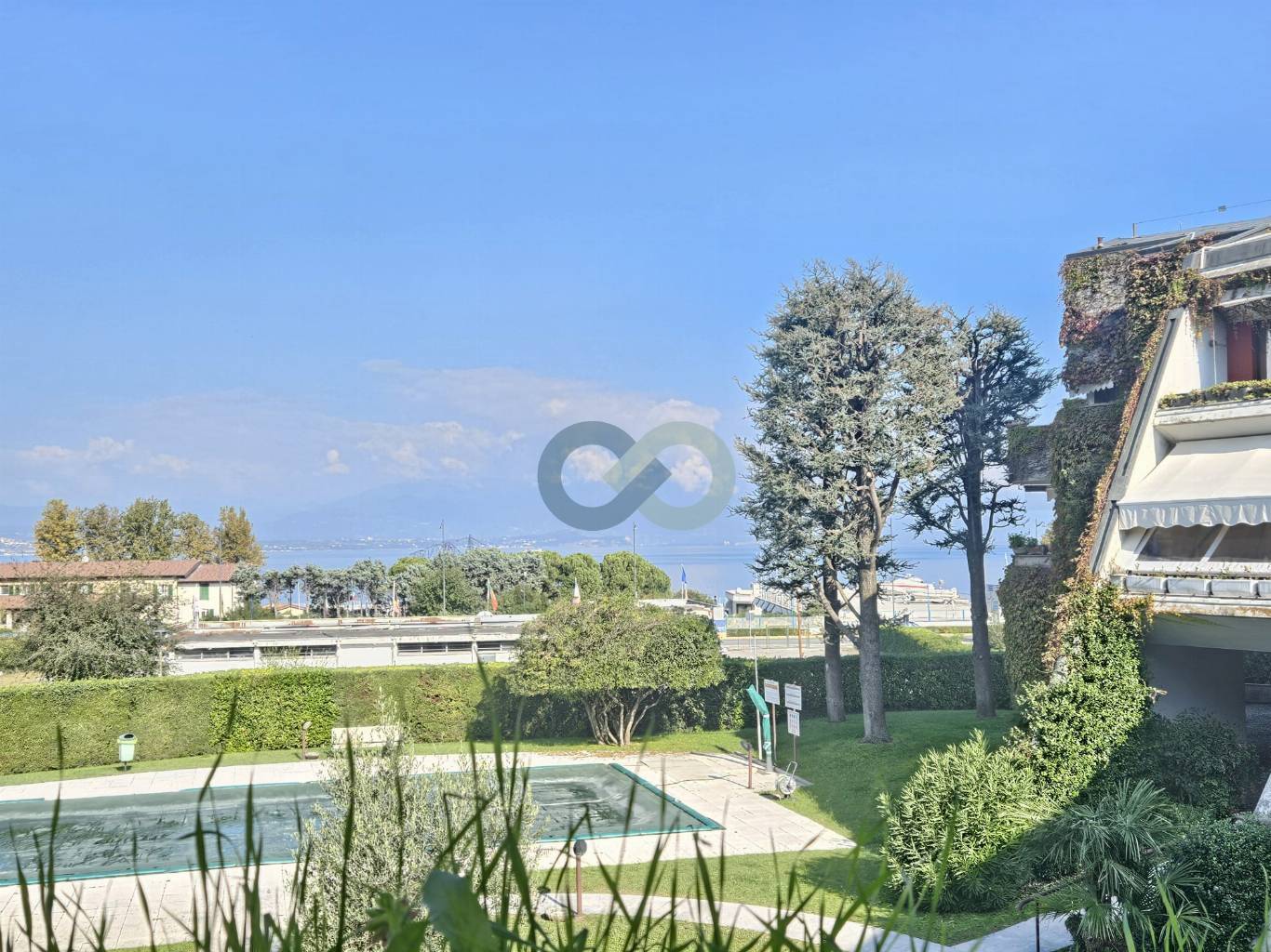 APPARTAMENTO VISTA LAGO CON PISCINA 22