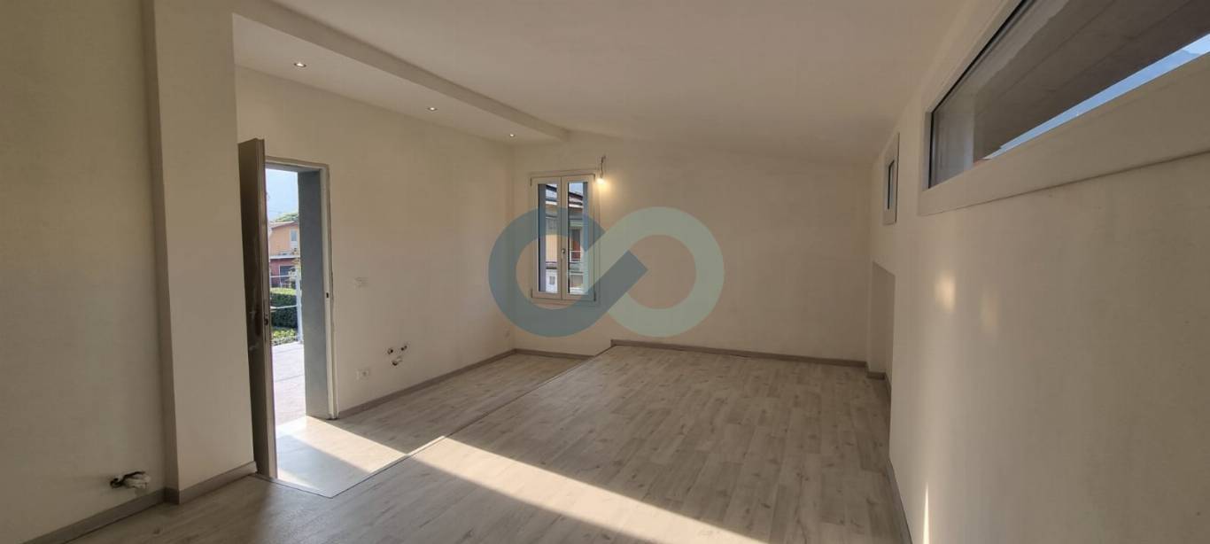 Bifamiliare con cortile privato 14