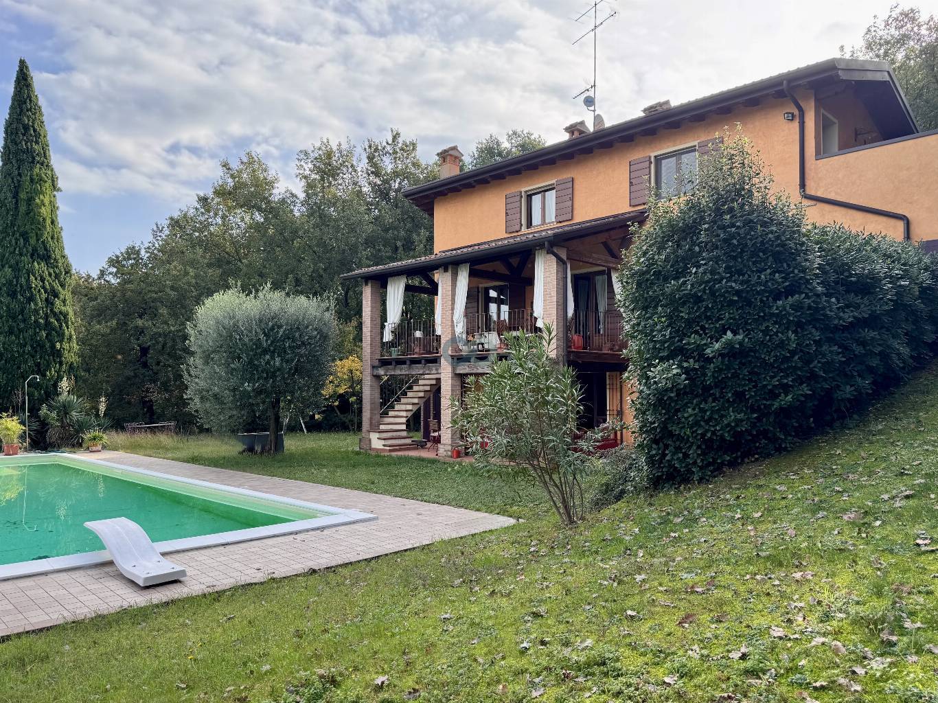VILLA CON PISCINA 2