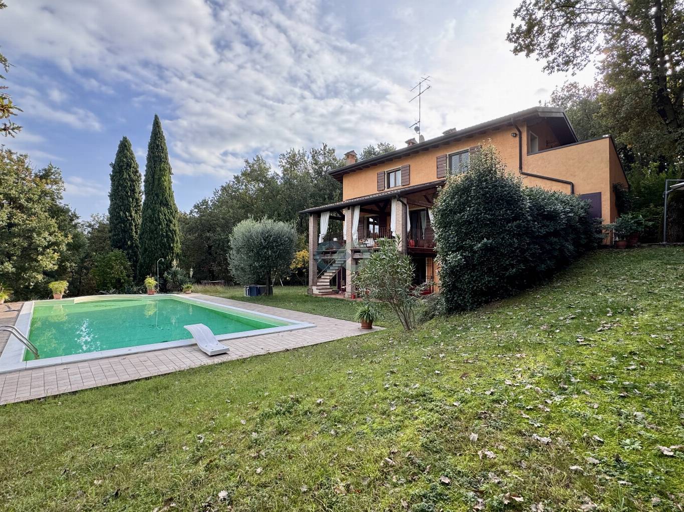 VILLA CON PISCINA 1