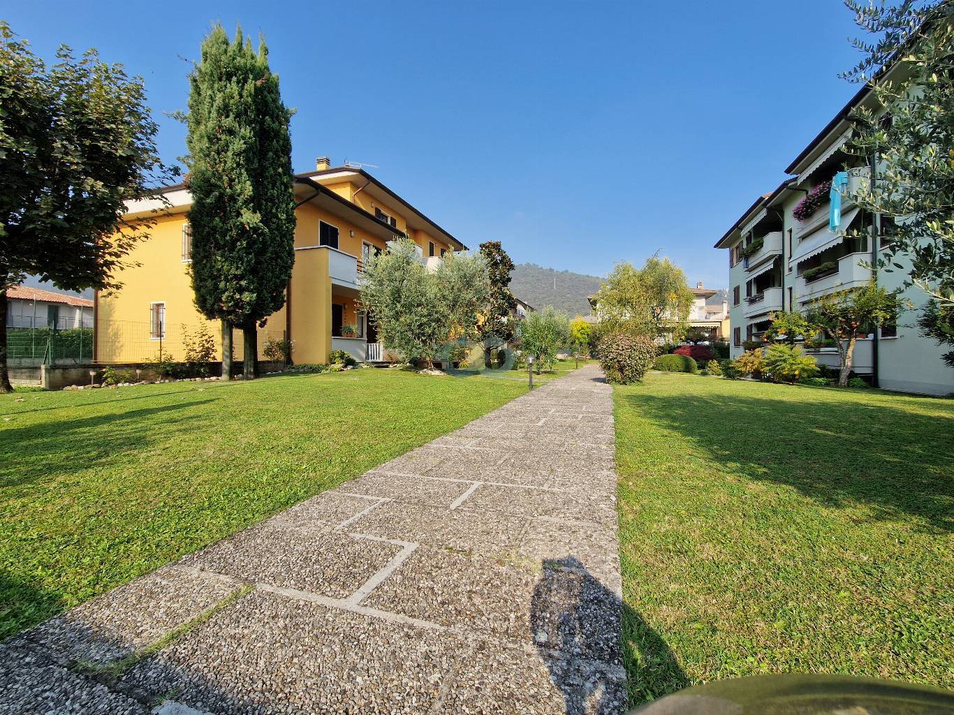 Porzione di casa divisa in due appartamenti 7