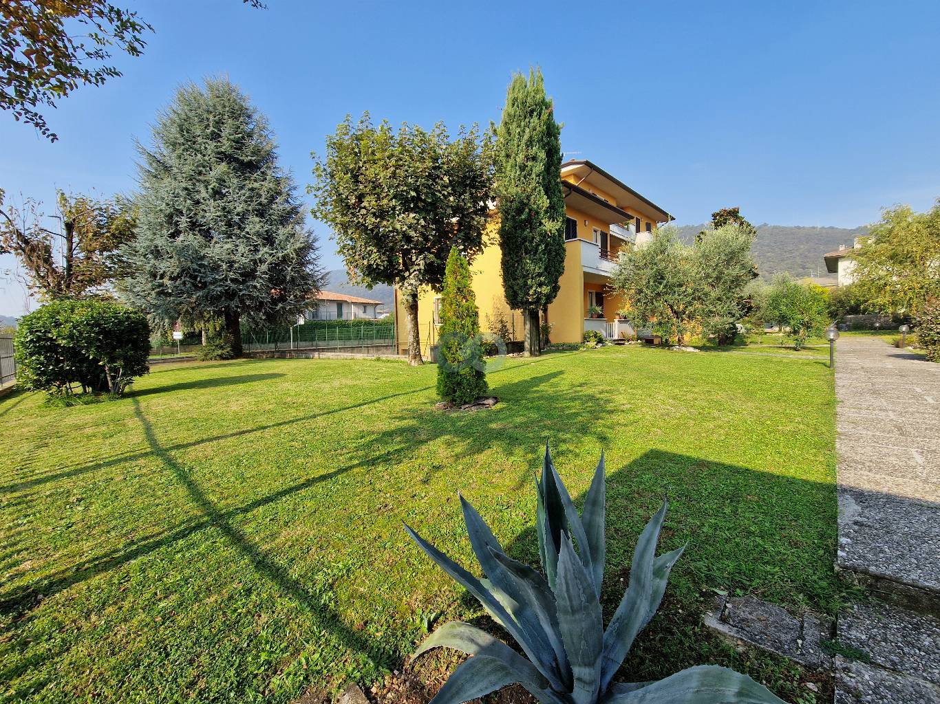 Porzione di casa divisa in due appartamenti 12