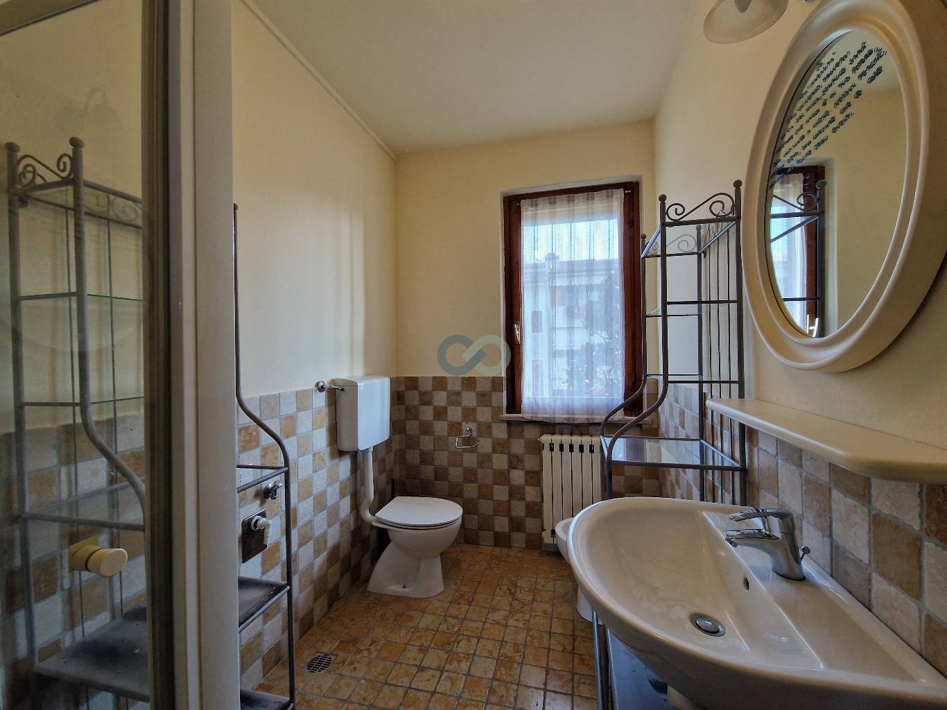 Porzione di casa divisa in due appartamenti 22