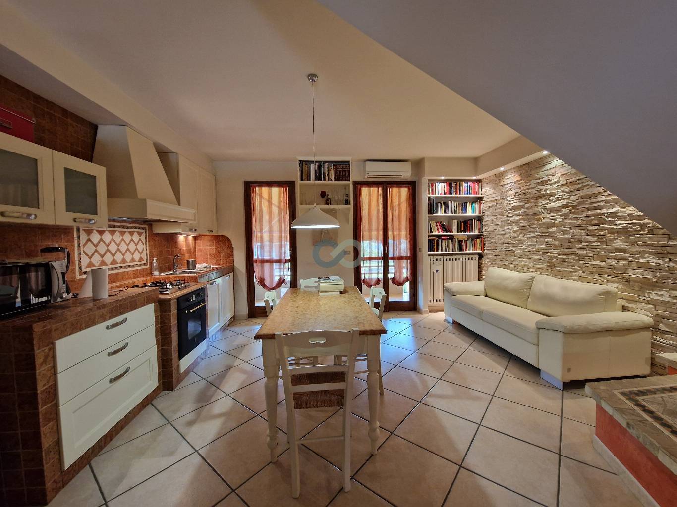 Porzione di casa divisa in due appartamenti 17