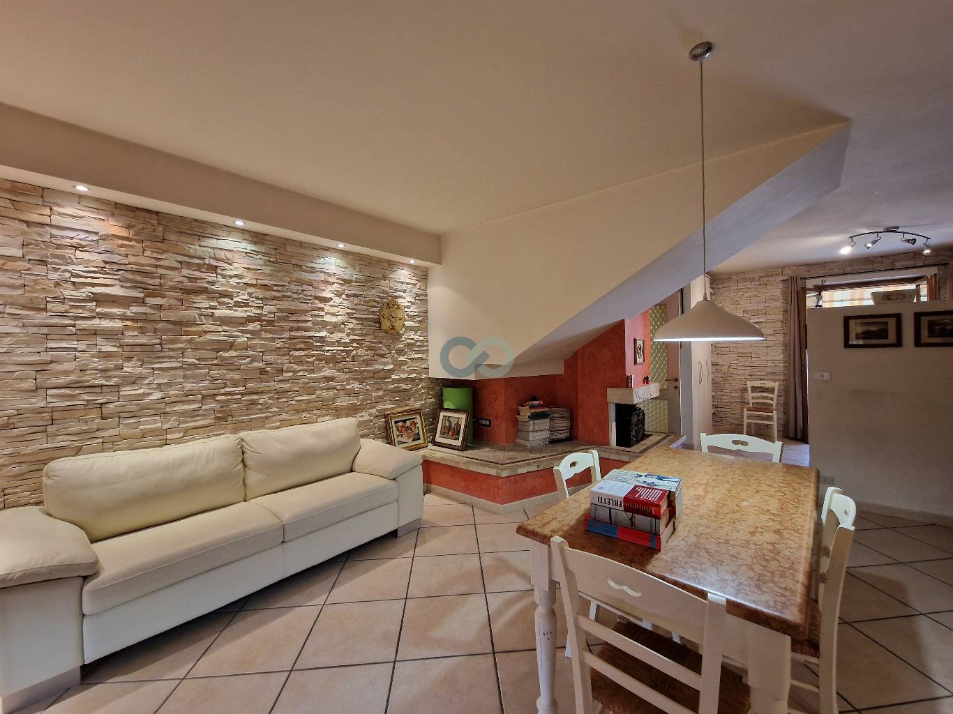 Porzione di casa divisa in due appartamenti 14