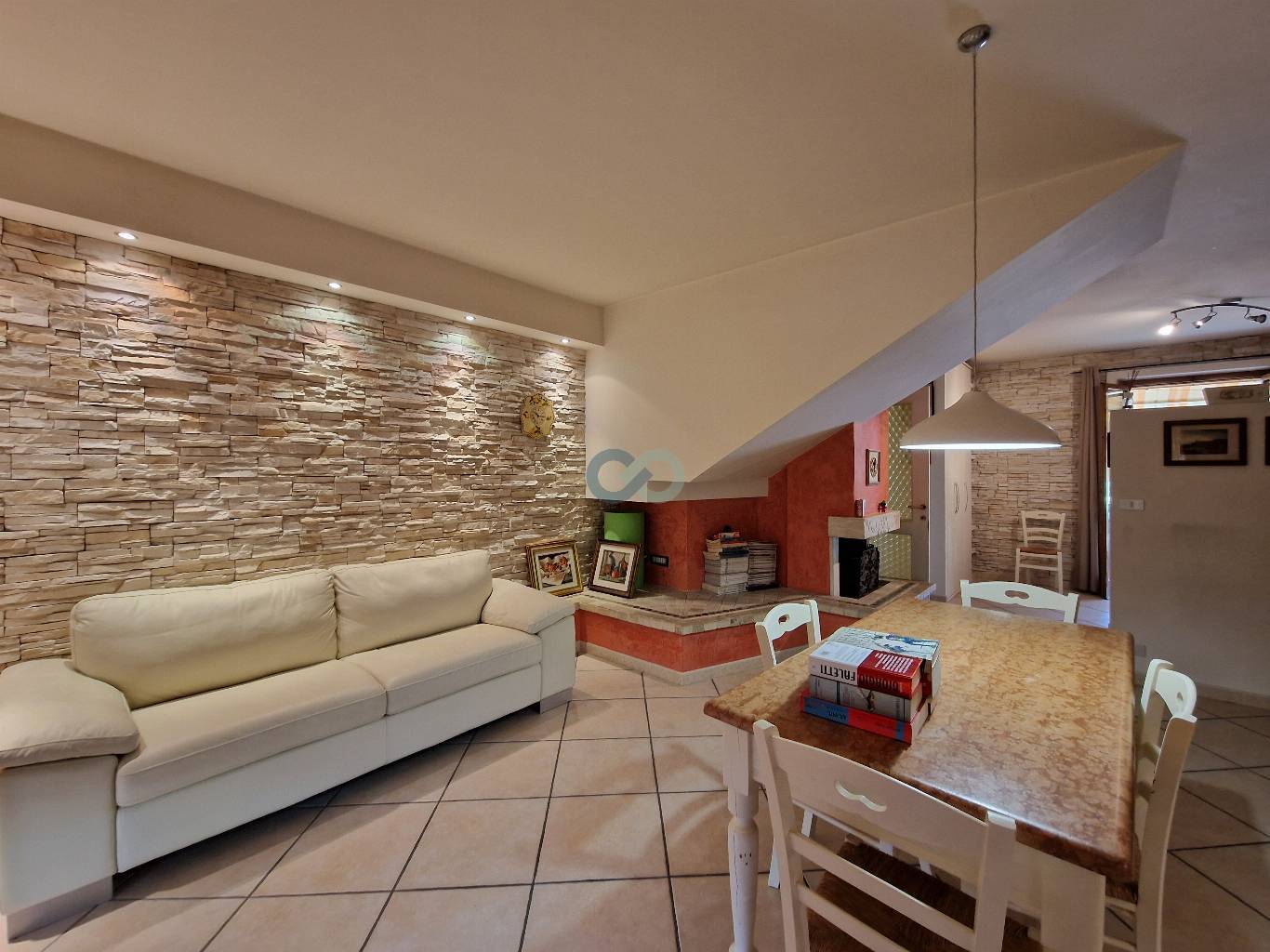 Porzione di casa divisa in due appartamenti 15