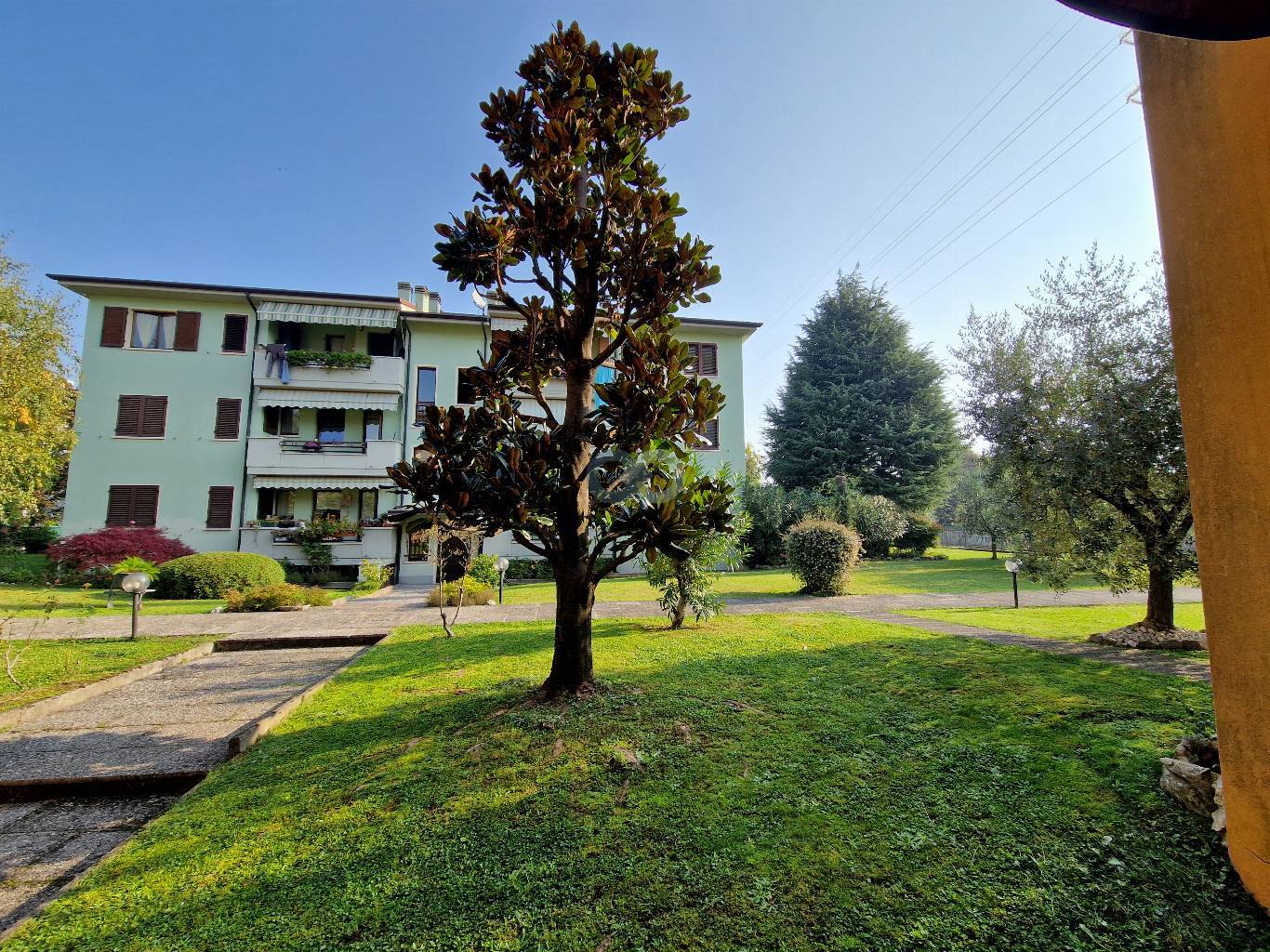 Porzione di casa divisa in due appartamenti 11