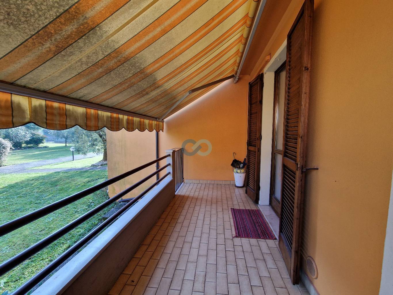 Porzione di casa divisa in due appartamenti 24