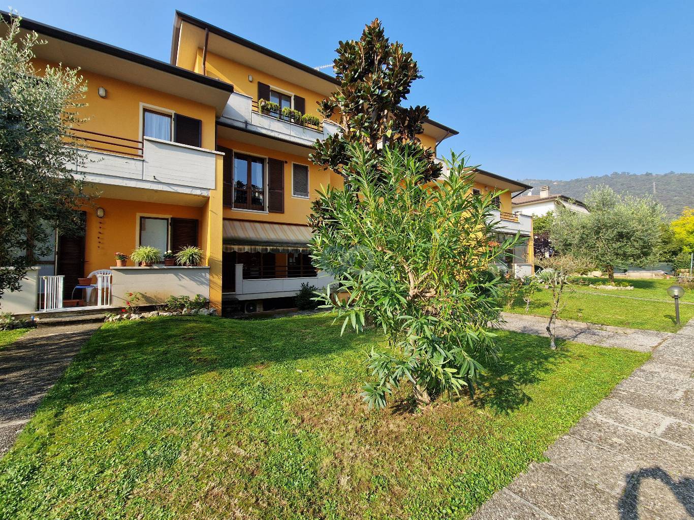 Porzione di casa divisa in due appartamenti 2