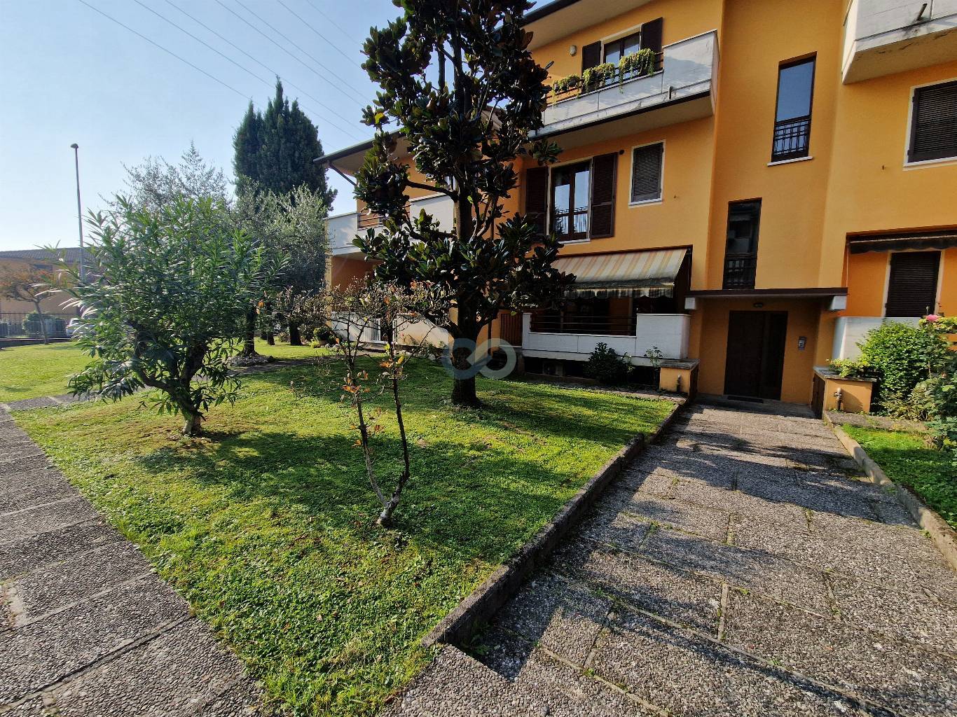 Porzione di casa divisa in due appartamenti 4