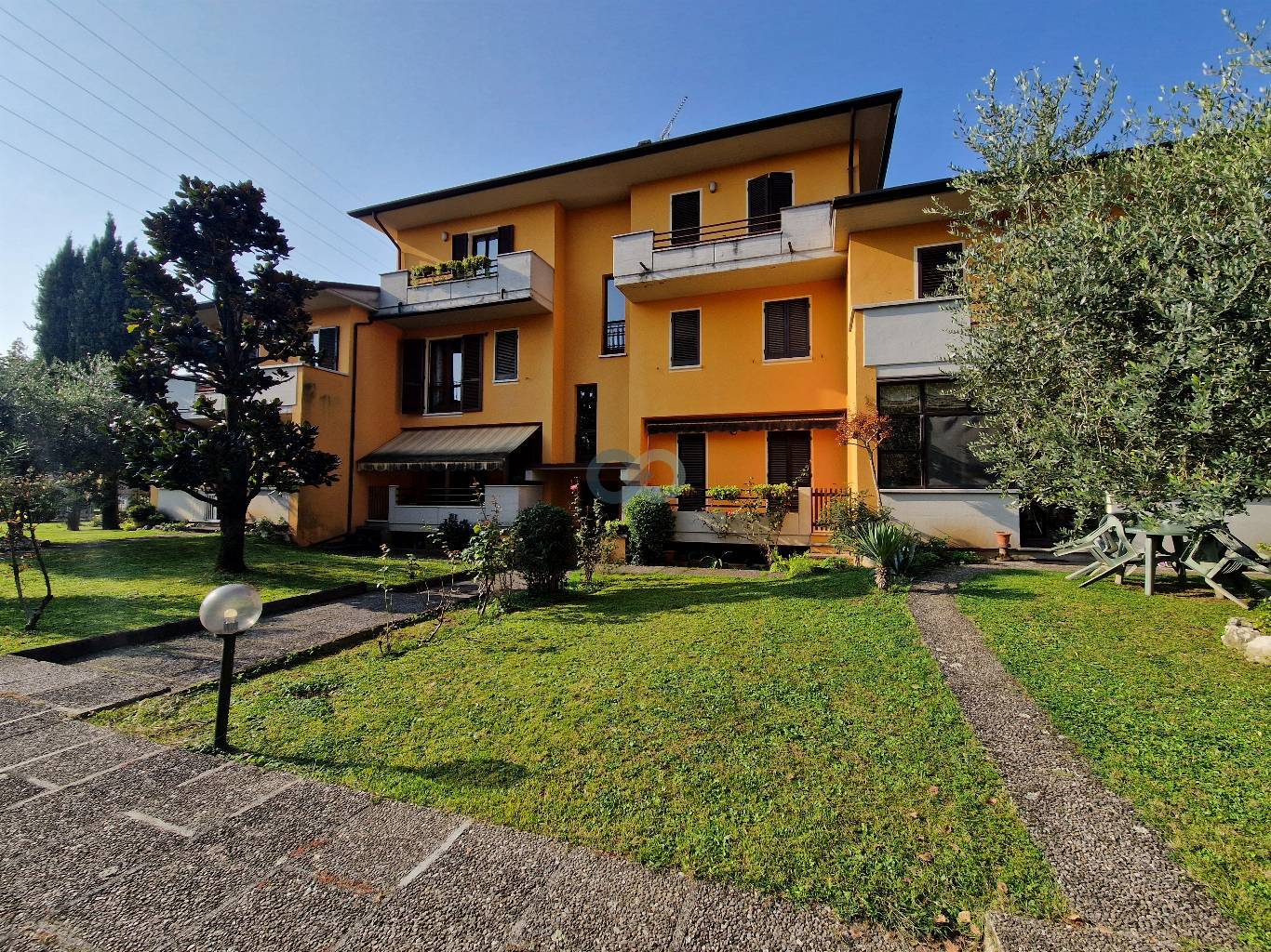 Porzione di casa divisa in due appartamenti 3