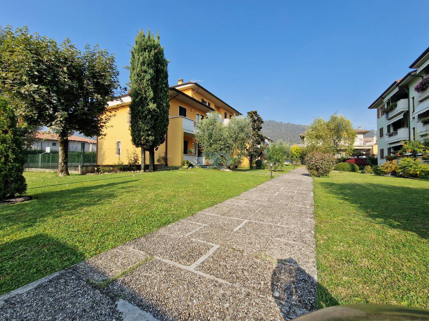 Porzione di casa divisa in due appartamenti 8