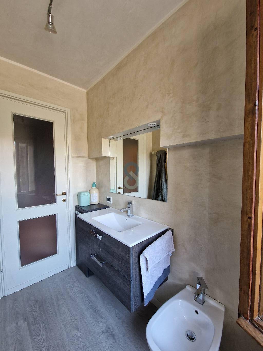 Porzione di casa divisa in due appartamenti 39