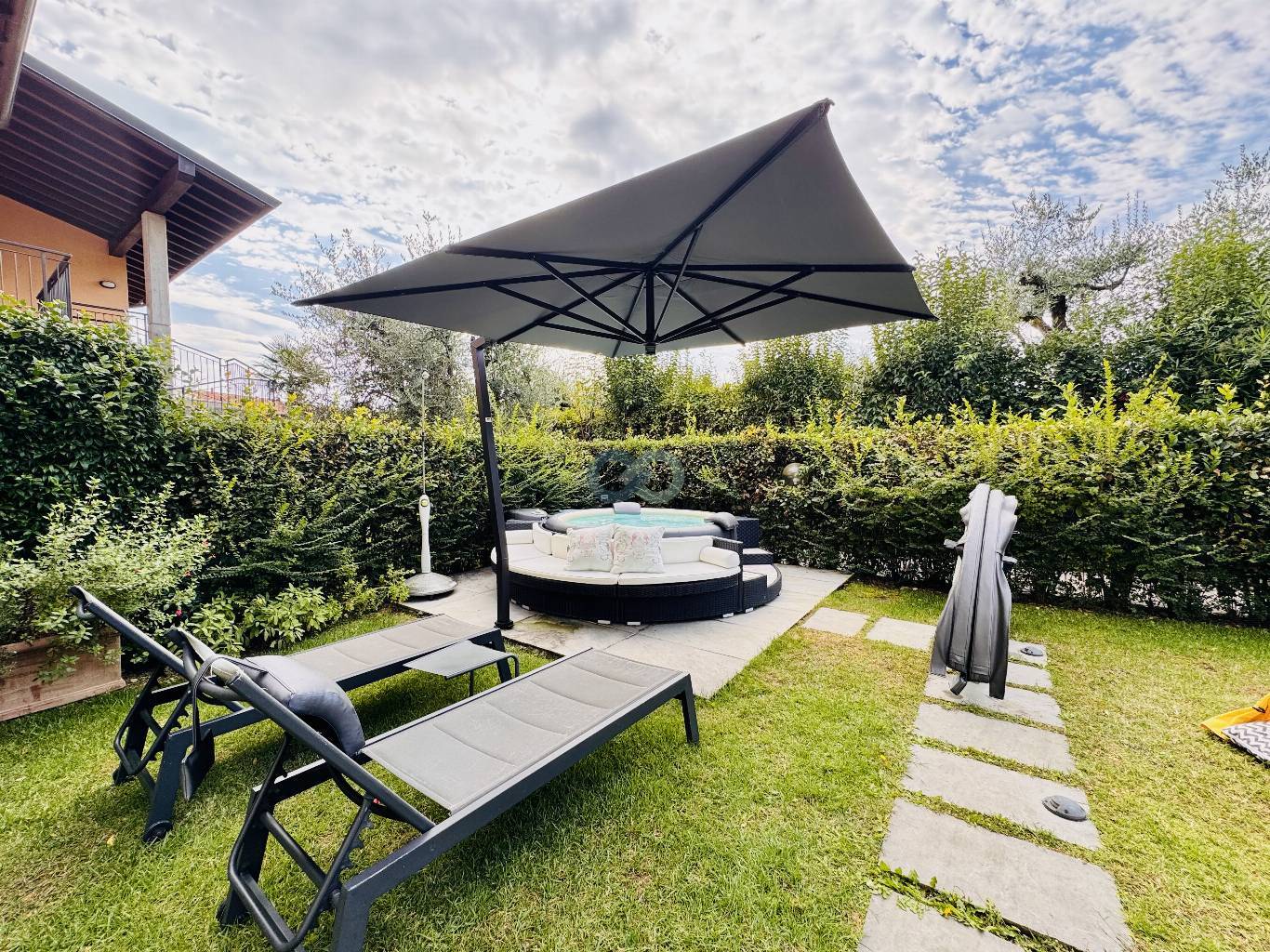 Trilocale con giardino in Residence 8