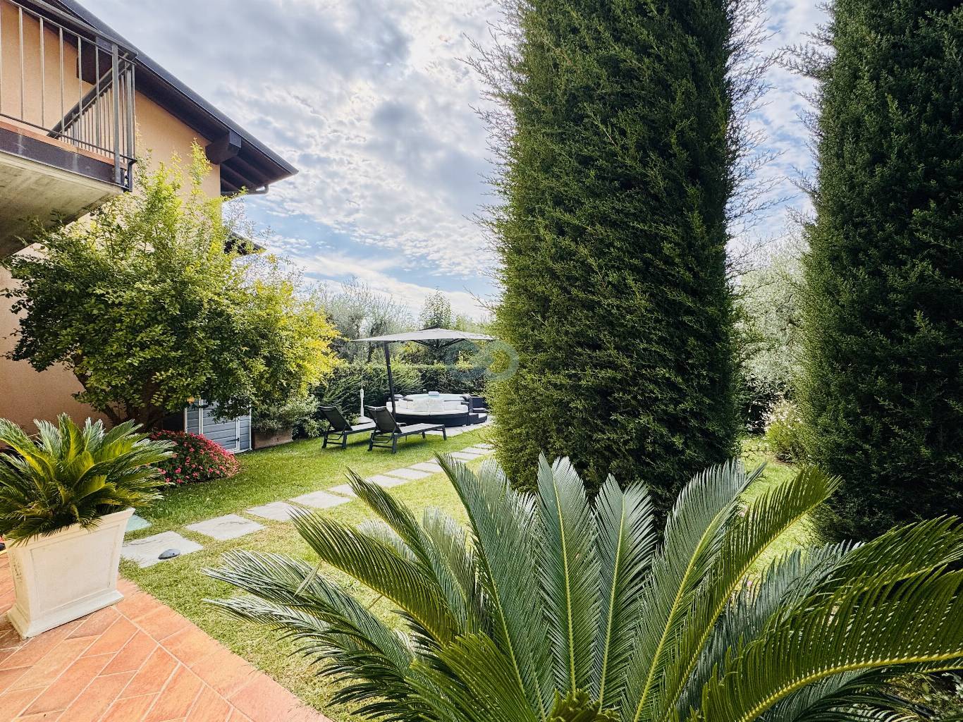 Trilocale con giardino in Residence 9