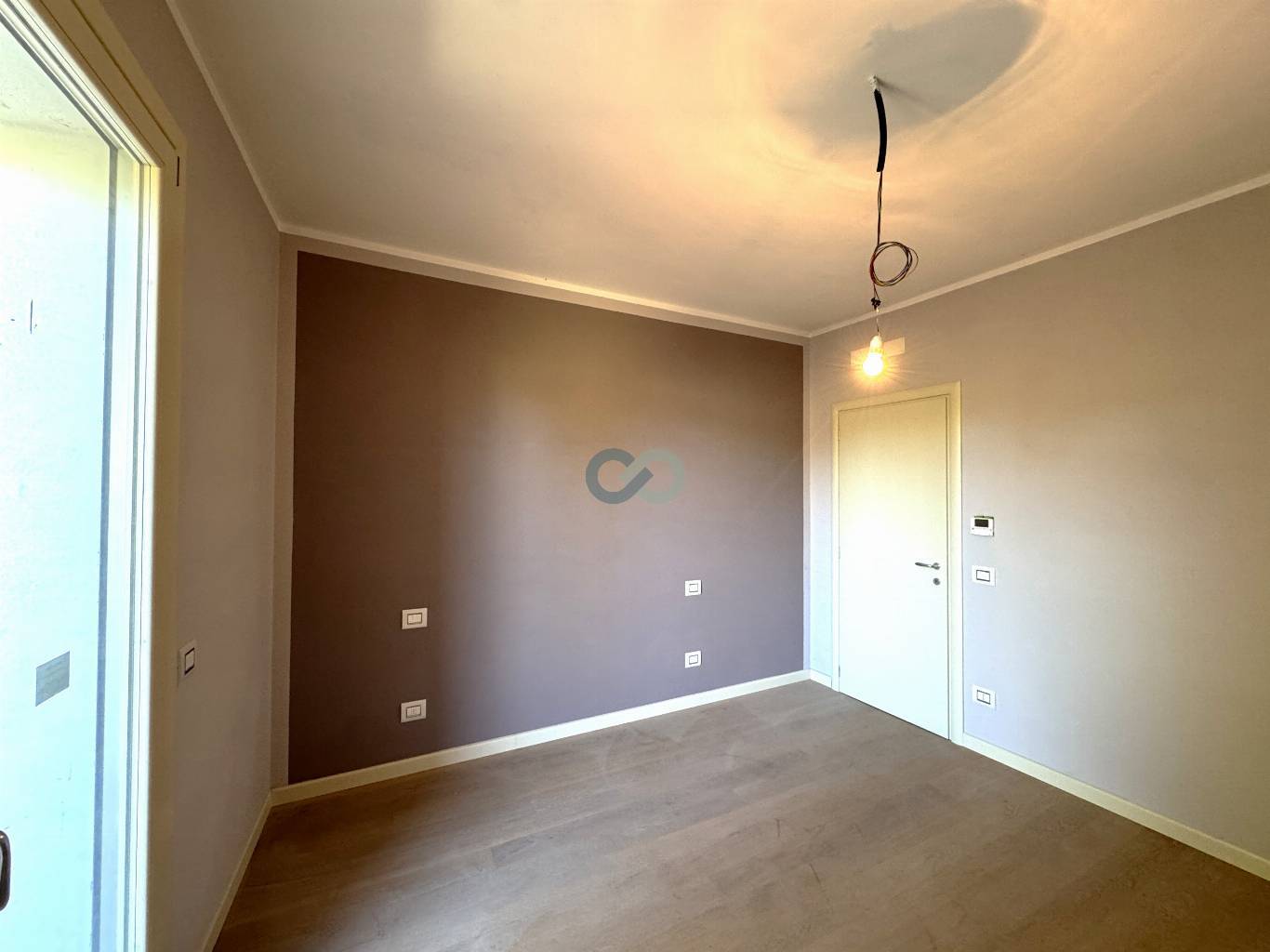 STABILE CON NEGOZIO, AMPIO APPARTAMENTO E 2 POSTI AUTO 14