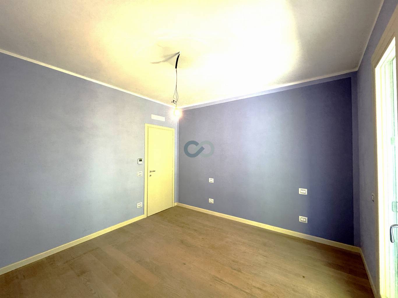 STABILE CON NEGOZIO, AMPIO APPARTAMENTO E 2 POSTI AUTO 13