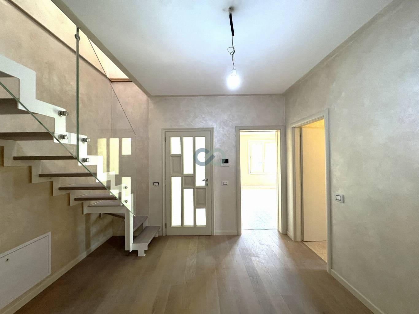 STABILE CON NEGOZIO, AMPIO APPARTAMENTO E 2 POSTI AUTO 7