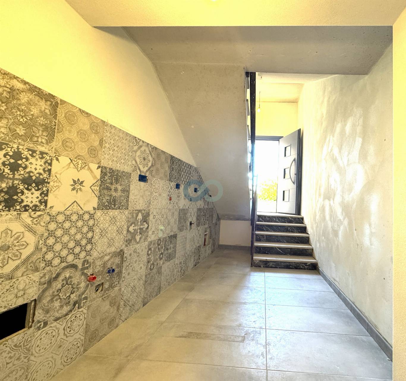 STABILE CON NEGOZIO, AMPIO APPARTAMENTO E 2 POSTI AUTO 6