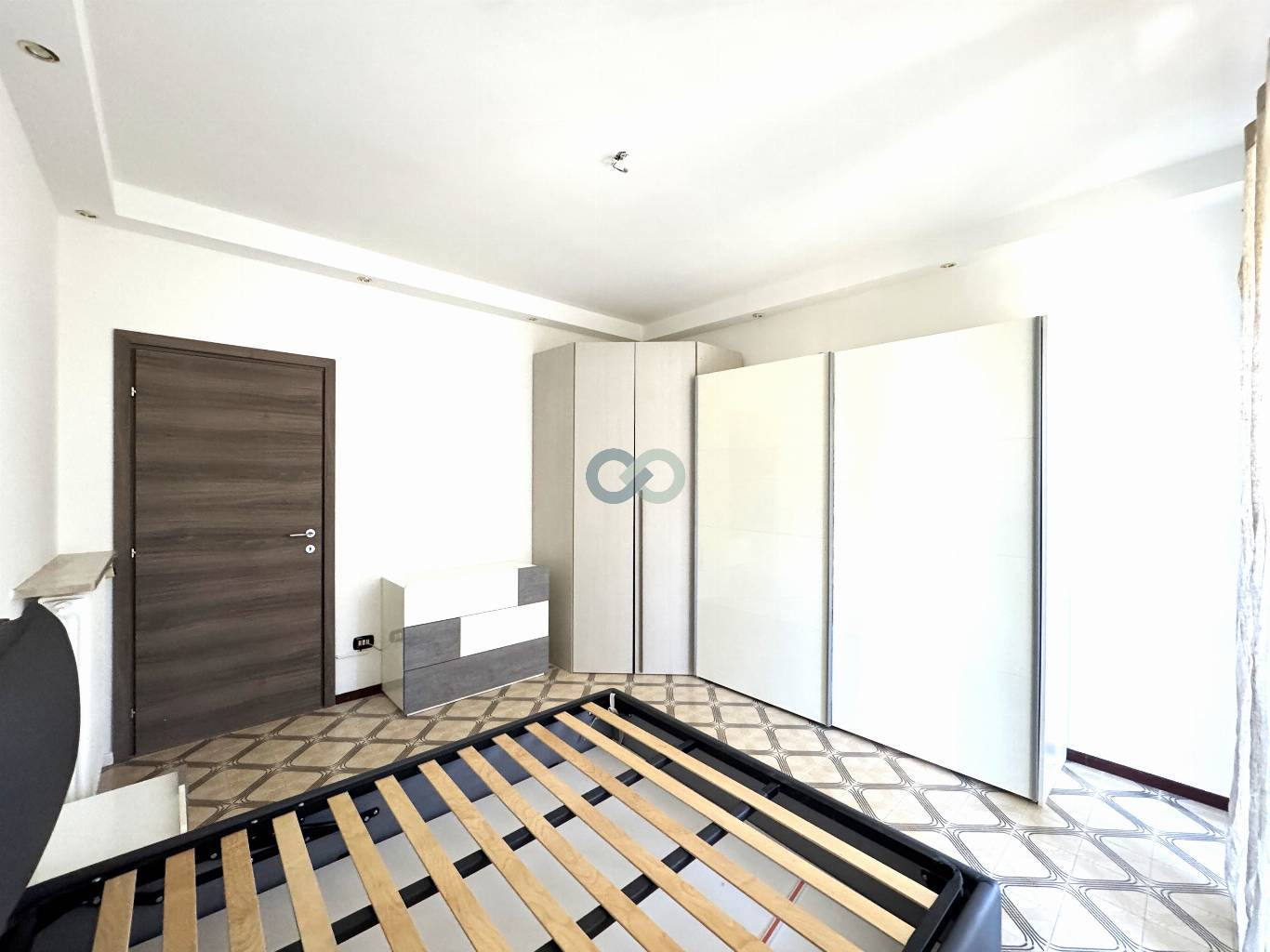 GRANDE APPARTAMENTO CON CANTINA E BOX AUTO 16