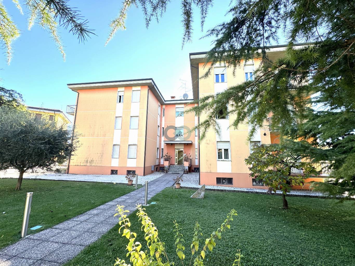 GRANDE APPARTAMENTO CON CANTINA E BOX AUTO 22