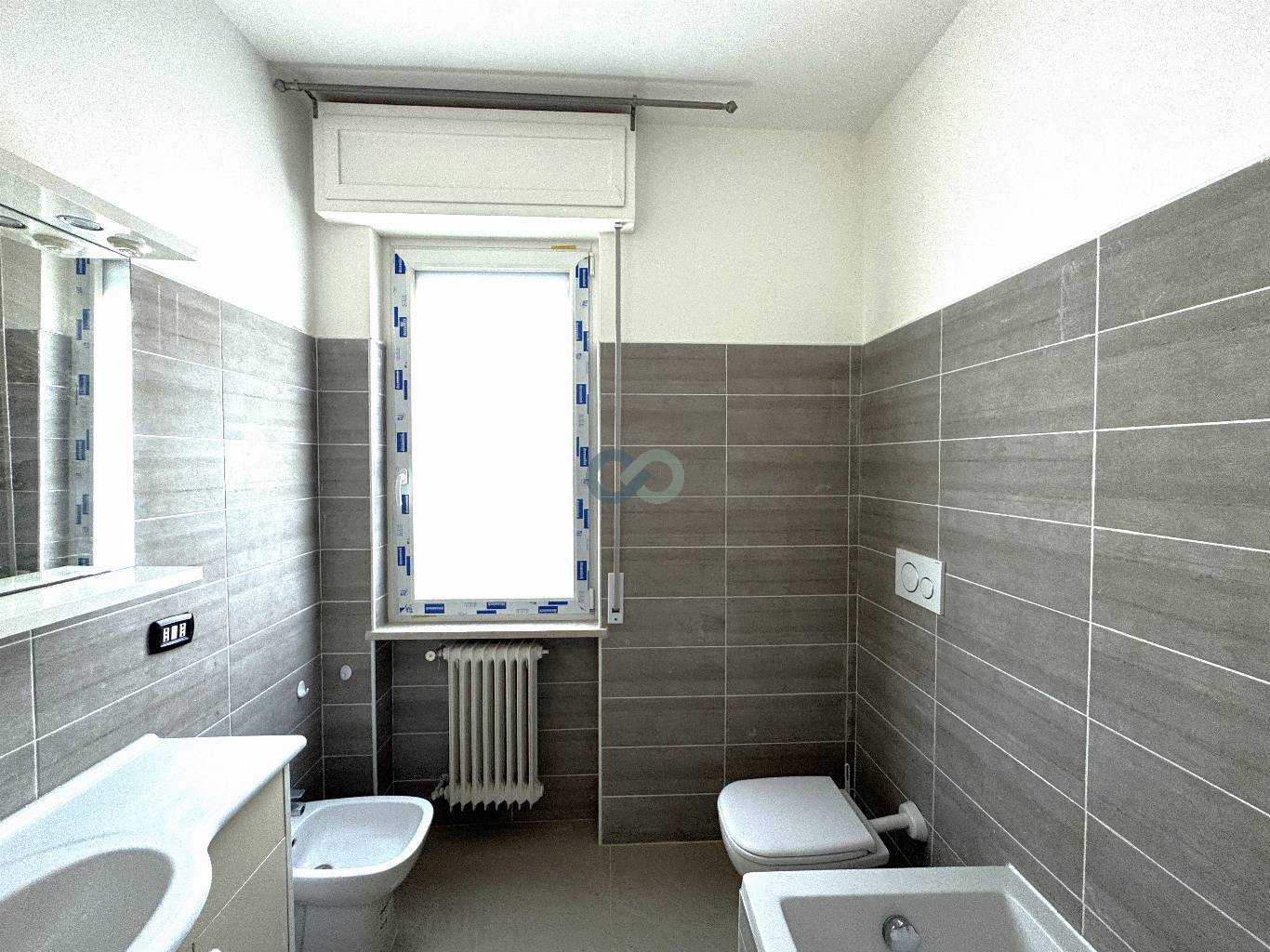 GRANDE APPARTAMENTO CON CANTINA E BOX AUTO 20