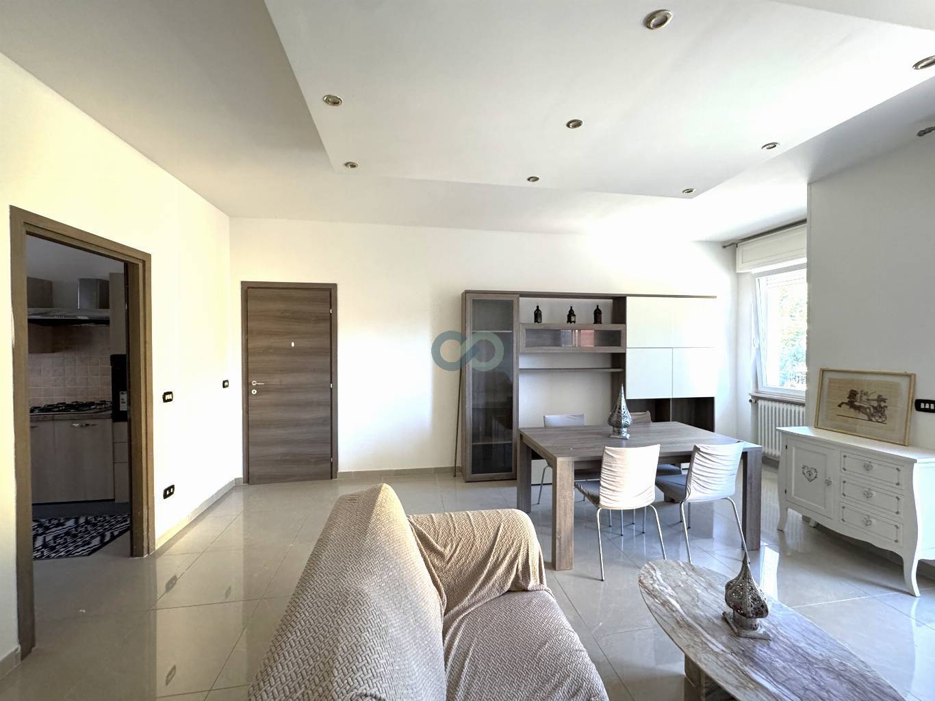 GRANDE APPARTAMENTO CON CANTINA E BOX AUTO 8