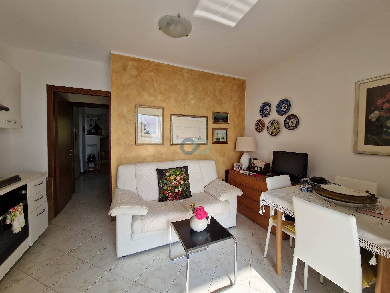 Bilocale con vista lago in residence con piscina 17