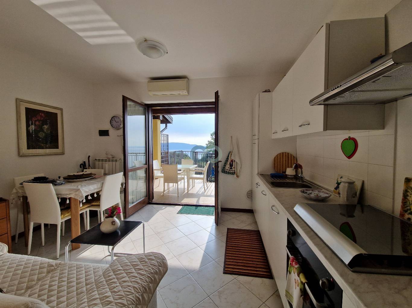 Bilocale con vista lago in residence con piscina 19