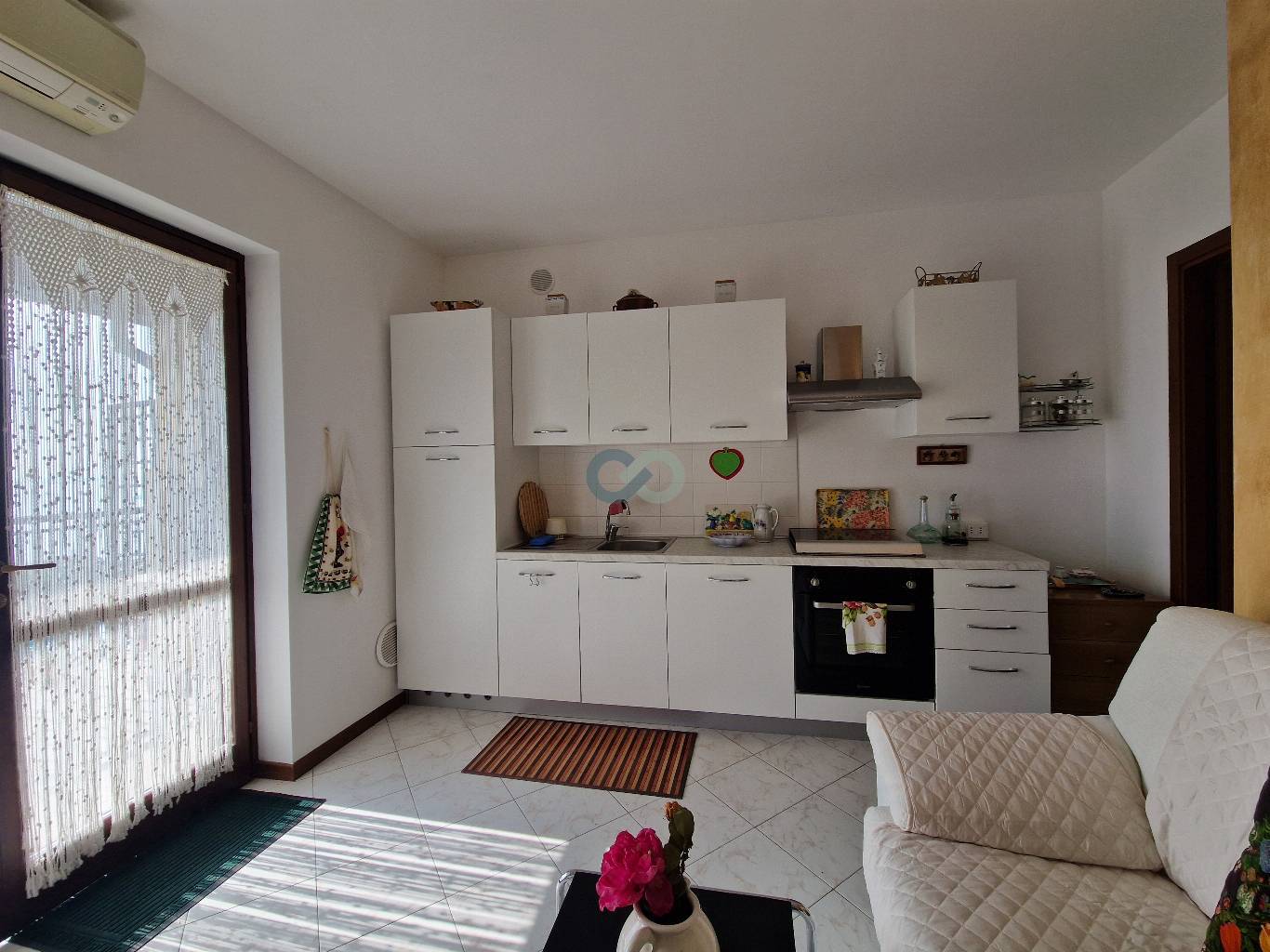 Bilocale con vista lago in residence con piscina 22