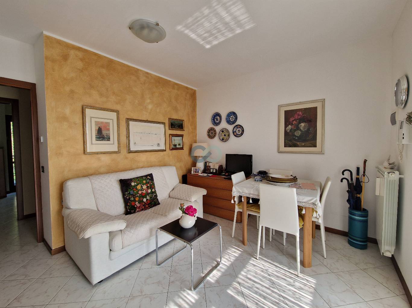 Bilocale con vista lago in residence con piscina 23