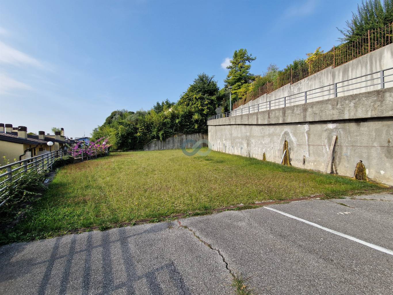 Bilocale con vista lago in residence con piscina 29