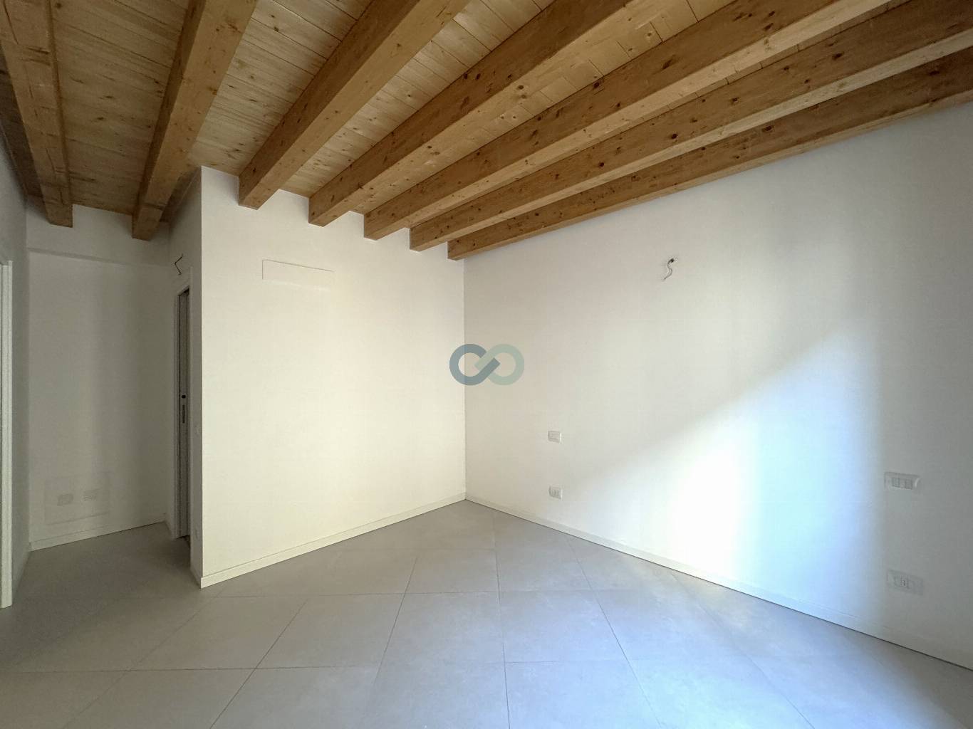 APPARTAMENTO NON ARREDATO 6