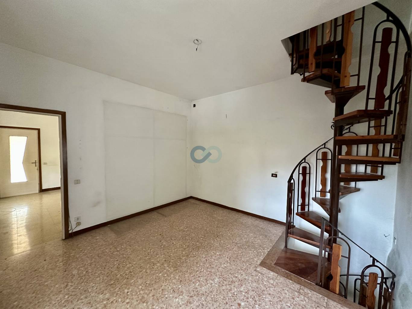 Porzione casa-cielo terra 15