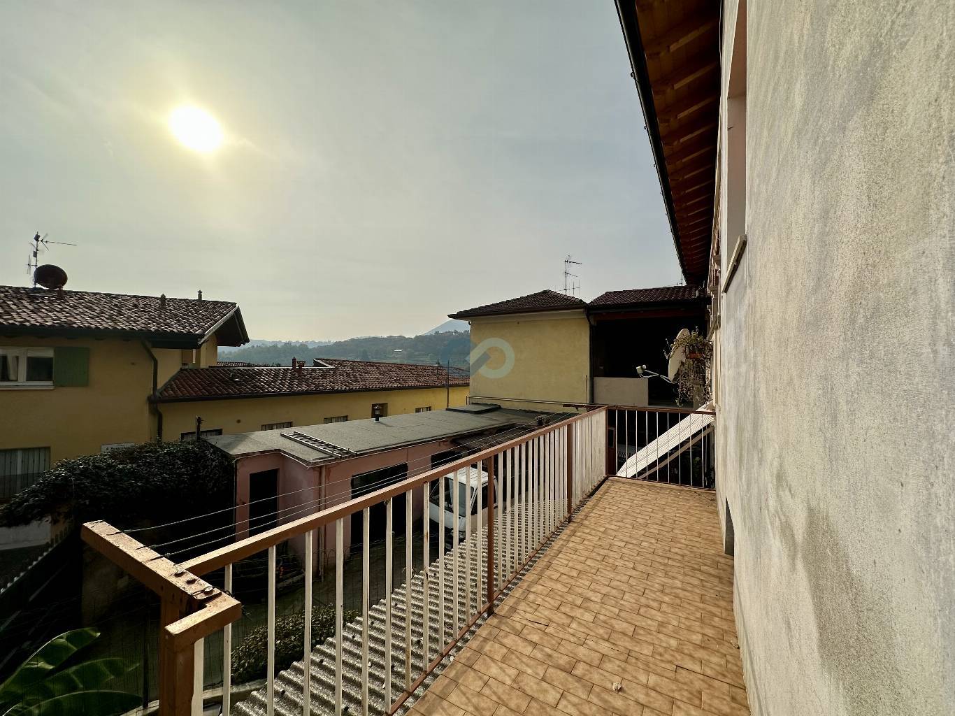 Porzione casa-cielo terra 23