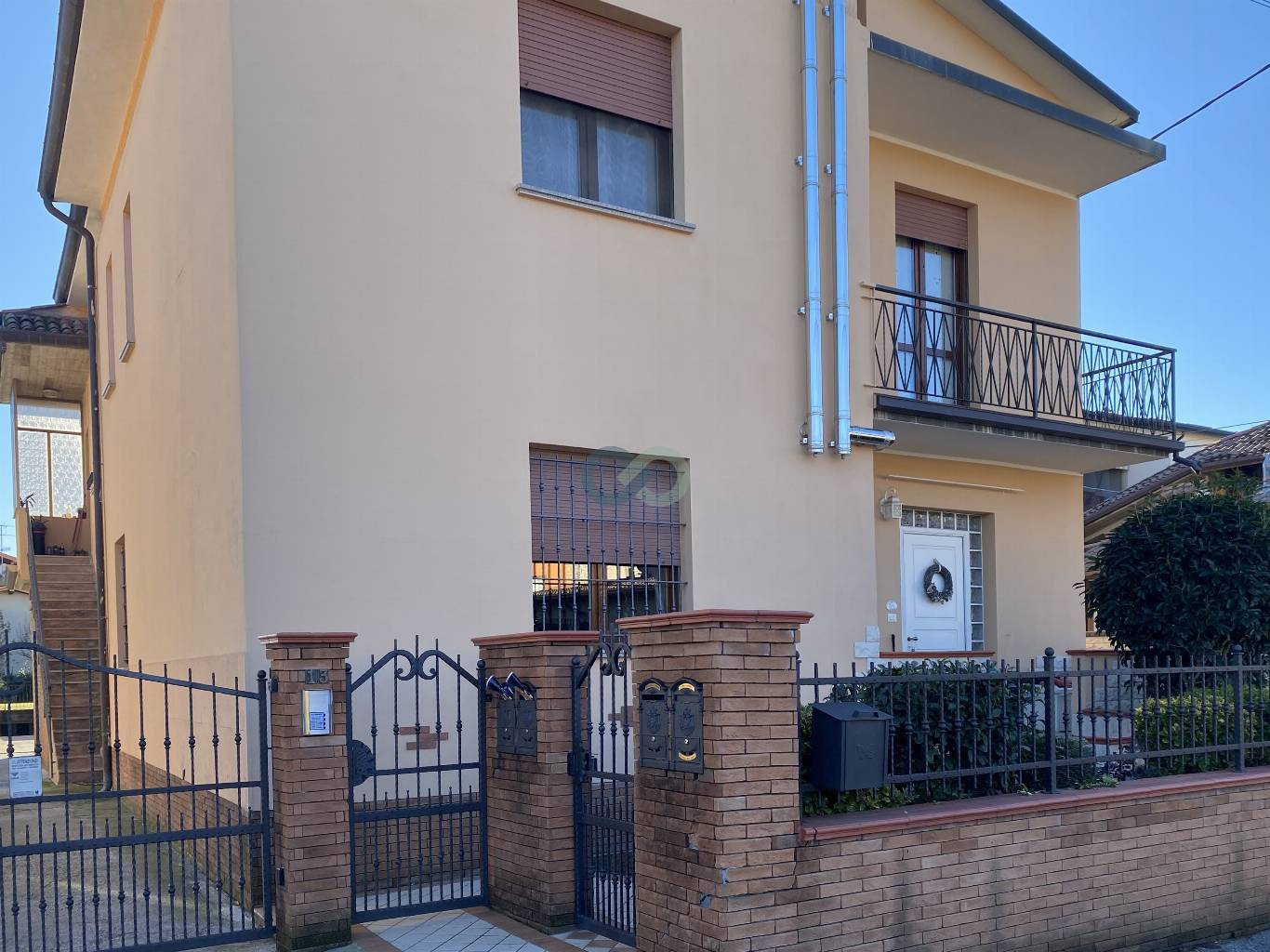 PENTALOCALE CON GIARDINO 13