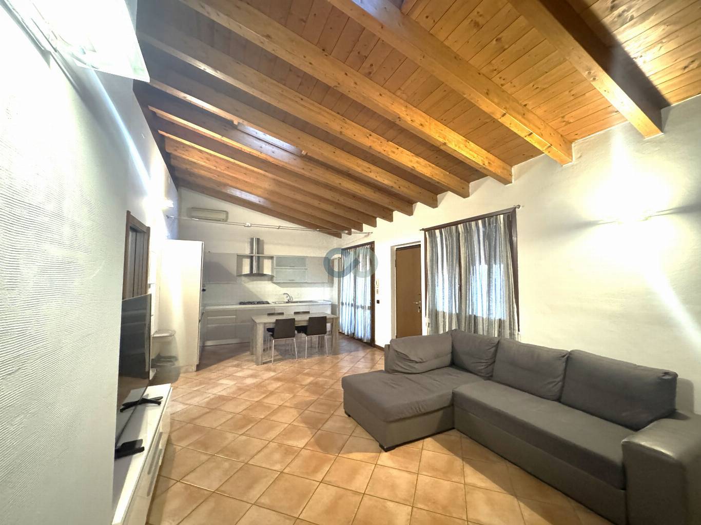 AMPIO E LUMINOSO APPARTAMENTO IN RESIDENCE CON PISCINA 1